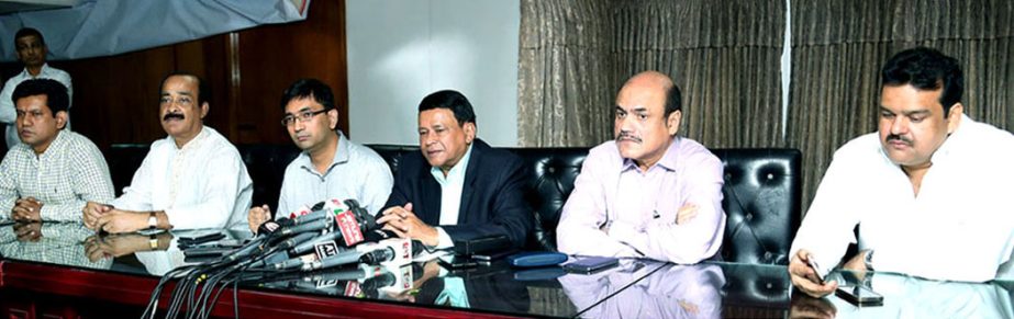 Chairman of the Governing Body Council of BPL Afzalur Rahman Sinha addressing a press conference at the Sher-e-Bangla National Cricket Stadium in Mirpur on Tuesday.