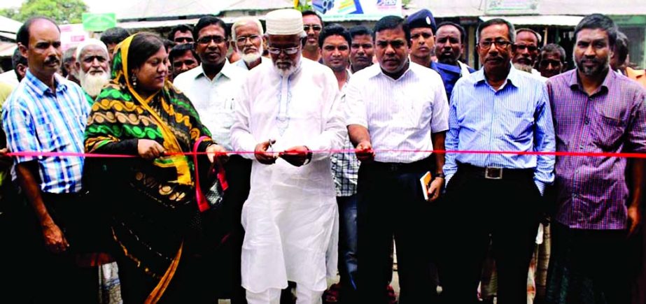 RANGPUR: City Mayor Sarfuddin Ahmed Jhuntu inaugurating road carpeting works by cutting ribbon at a ceremony at Keranihat area in Rangpur city as Chief Guest on Tuesday.