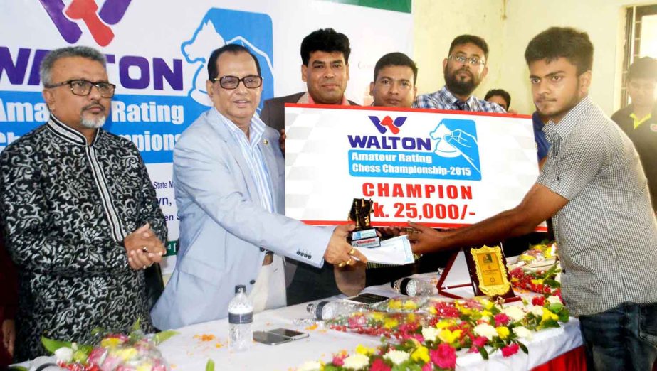 State Minister for Youth and Sports Biren Sikder handing over the cheque of Tk 25 thousand and trophy to Avik Sarker, the champion of the Walton Amateur Rating Chess Championship at the Bangladesh Chess Federation hall-room on Thursday.
