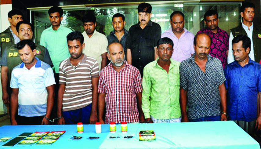 Twelve alleged criminals among kingpin of the gang were arrested with some fake passports and visas from city's Shahbagh and Malibagh areas by DB police on Thursday.