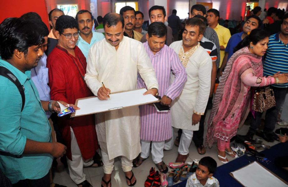 CCC Mayor AJM Nasiruddin signs a poster a Banglalink Kids carnival organised by banglalink.