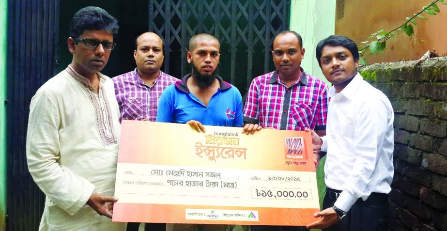 Eiasher Arafat Hossain, Assistant Manager of Banglalink handing over Priyojon Insurance claim cheque to Md Mahedi Hassan Sajol in Jamalpur on Saturday. Khandaker Saiful Alam, Zonal Sales Manager, Md Ariful Islam, Zonal Customer Care Manager and other off