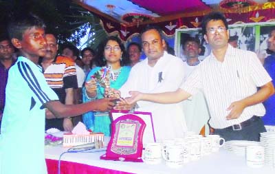 MANIKGANJ: A M Naimur Rahman Durjoy MP distributing prizes among the winners of Bangabandhu and Bangamata Gold Cup Primary School Football Tournament at Daulatpur Upazila recently.
