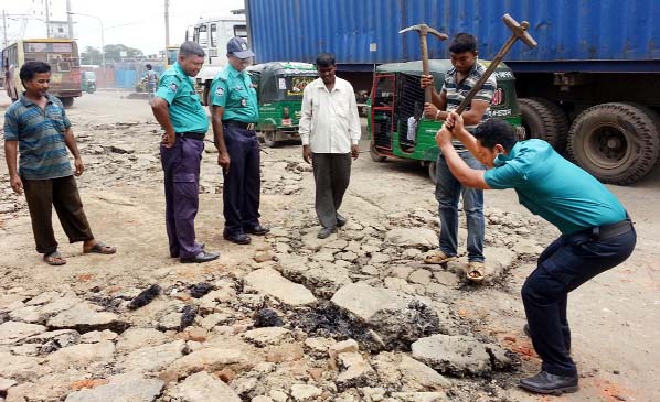 Policemen are repairing damaged road at Saltgola Point recently.