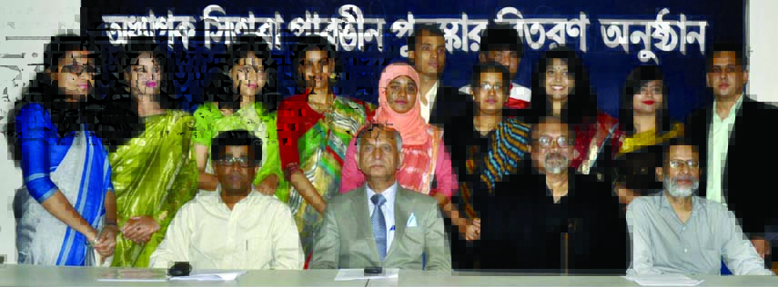 Dhaka University Vice-Chancellor Prof Dr AAMS Arefin Siddique poses for photograph along with the students of the Department of Mass Communication and Journalism of the university who received the Professor Sitara Parvin Award for their excellent performa