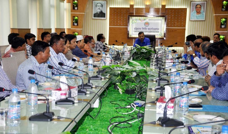 CCC Mayor AJM Nasir Uddin exchanging views with the leaders of Bangabandhu Engineers Parishad at the Corporation conference room yesterday.