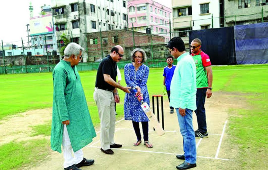 Honourable US Ambassador to Bangladesh Marcia Stephens Bloom Bernicat batting during a friendship cricket match to explore the cricket skill of the physically-challenged players at the BCB-NCA Ground in Mirpur on Friday. The US Embassy in Dhaka, in collab