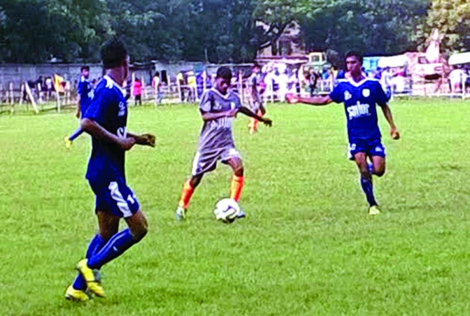 A scene from the final round match of the Sailor BFF Under-15 Football Championship between Feni district team and Natore district team at the Abahani Ground on Friday.