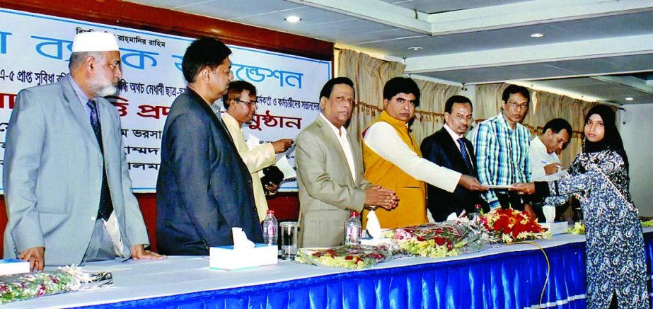 Md Sirajul Islam Varosha, Chairman of Jamuna Bank Limited, handing over scholarships among the autistic meritorious students and children of employees of Jamuna Bank Limited who secured GPA-5 in SSC and Dakhil examinations of 2015 recently. Nur Mohammed,