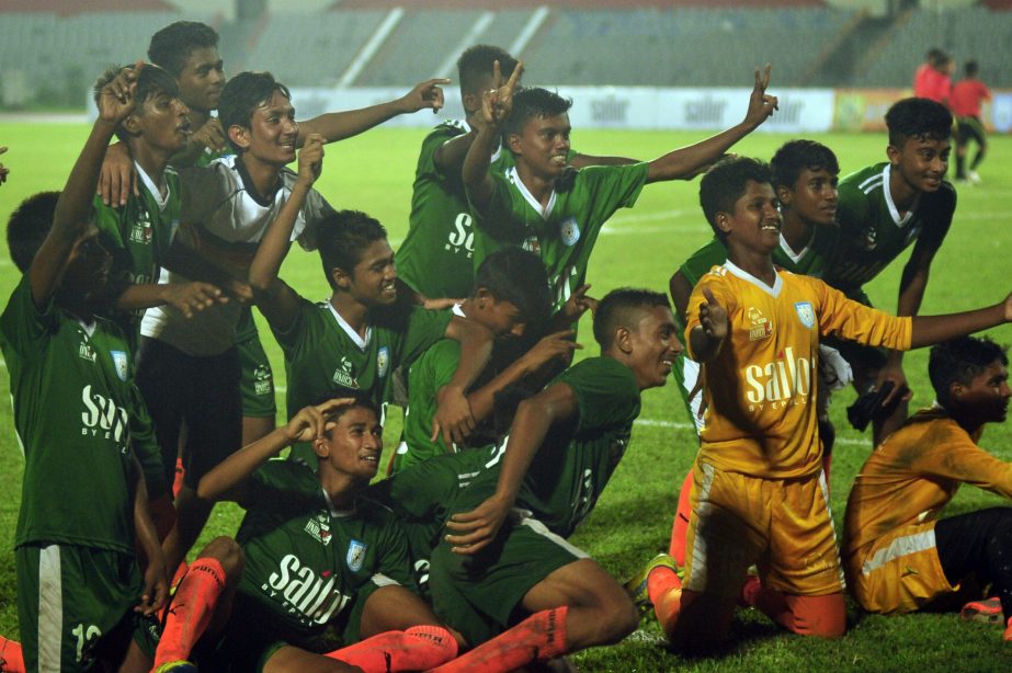 Players of Narayanganj district team celebrating after beating Sylhet district team by 5-4 goals in the tie-breaker of the first semi-final match of the Sailor BFF National Under-15 Football Championship at the Bangabandhu National Stadium on Sunday.