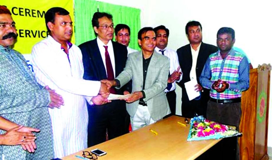 AKM Saifuddin Ahamed, Deputy Managing Director of Jamuna Bank Limited, Proshanto Kumar Ray, Netrokona Municipality Mayor and Dr Shahadat Khan, CEO of Progati Systems Limited sign a bill payment agreement at the Municipality Bhaban recently. Under this agr