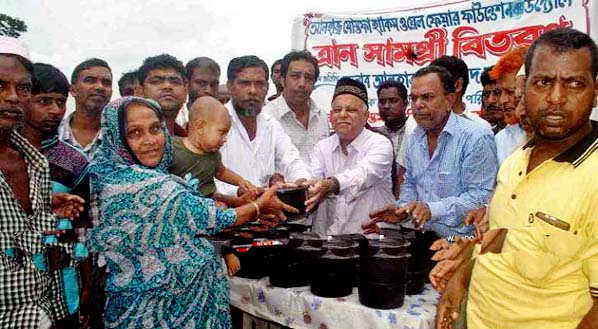 Ex- mayor Manzoor Alam distributing relief materials among flood victims at South Patenga in Chittagong on Wednesday.