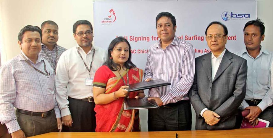 Deputy Manager of BRAC Chicken Umme Habiba and General Secretary of Bangladesh Surfing Association Moazzem Hossain Chowdhury exchanging their papers at the BRAC Centre in Mohakhali on Thursday.