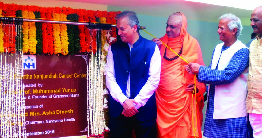Nobel Laureate Professor Muhammad Yunus unveils plaque at the inauguration of Dr. Devi Shetty's Health City in Mysore, India on September 4. Photo from left: Dr Devi Prasad Shetty, Maha Swamiji.