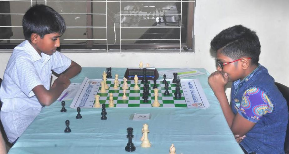 A scene from the Union Insurance 35th National Junior (Under-20) Chess Championship at the Bangladesh Chess Federation hall-room on Saturday.