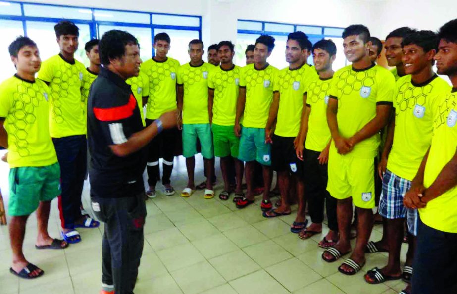 Coach of Bangladesh Under-19 Football team Mahbub Hossain Litu talking to the players of Bangladesh Under-19 Football team at the BFF House on Sunday.