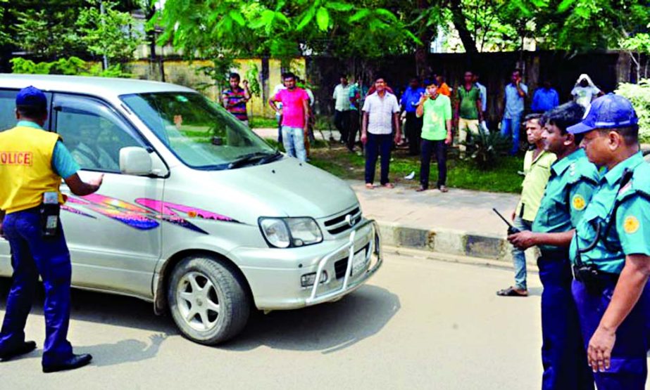 Police in a drive seized 19 vehicles for not having valid papers including route permission from the Hatirjheel area on Tuesday morning.