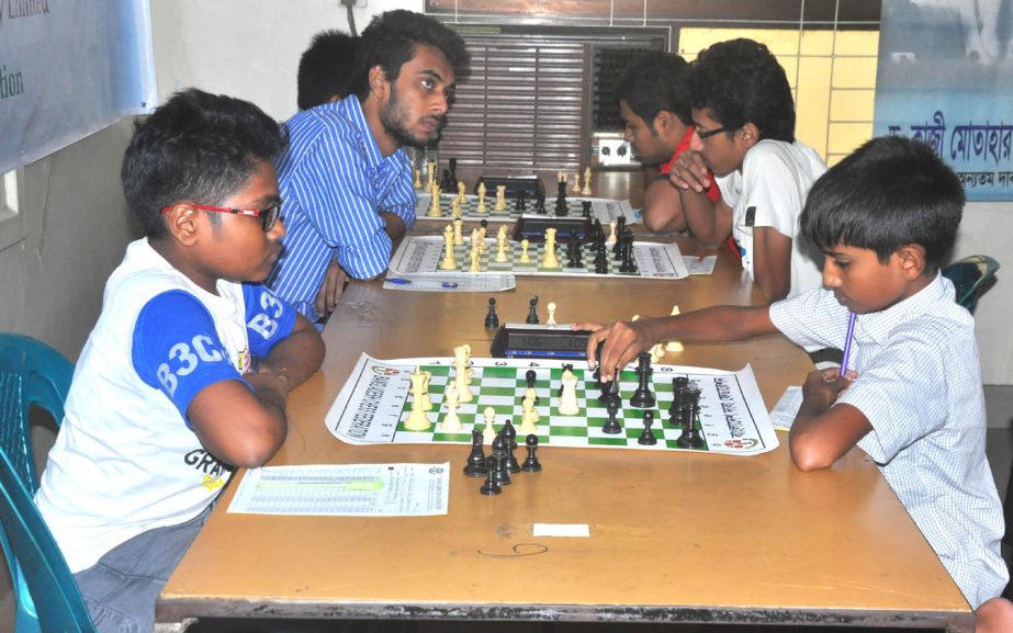 A view of the sixth round games of the Union Insurance 35th National Junior (Under-20) Chess Championship at the Bangladesh Chess Federation hall-room on Wednesday.