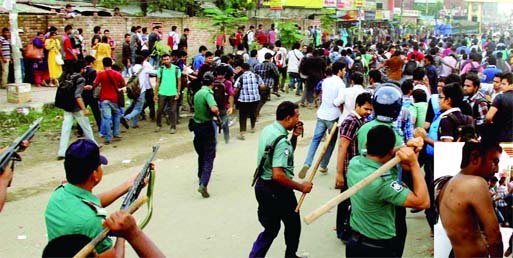 Police charge batons and opened rubber bullets to disperse the agitating students of East West University on Wednesday as they blocked the road near Rampura Bridge protesting imposition of VAT on the tuition fees of private university.
