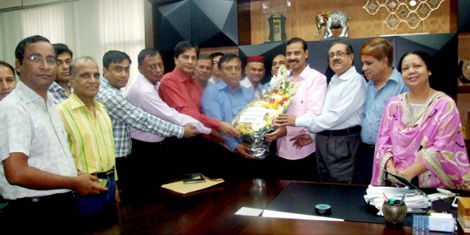 Elected office-bearers of Engineers Institution of Bangladesh, Chittagong Chapter made a courtesy call on CCC Mayor AJM Nasir Uddin in the city yesterday.