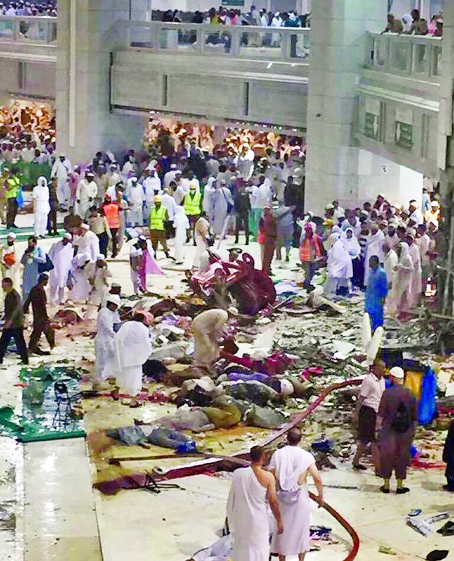 A large crane that collapsed at the Masjidul Haram killing over 100 Hajj pilgrims on Friday.
