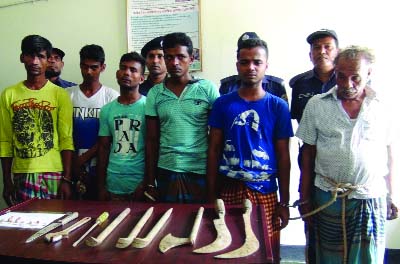 JHALAKATI: Police arrested five robbers and one gold trader from different parts of the district yesterday.