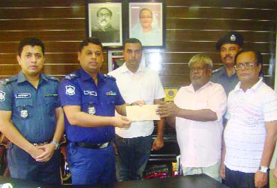 RAJBARI: Jehadul Kobir PPM, SP, Rajbari distributing cheque to cancer patient Tumpa's father on Thursday. Md Tofayel Ahmed, Additional Police Super was present on the occassion.