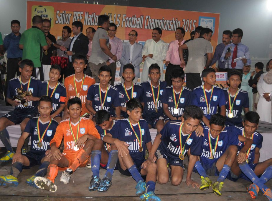 Members of Feni District team, the champions of the Sailor BFF National Under-15 Football Championship with guests and officials of Bangladesh Football Federation pose for camera at the Bangabandhu National Stadium on Sunday.