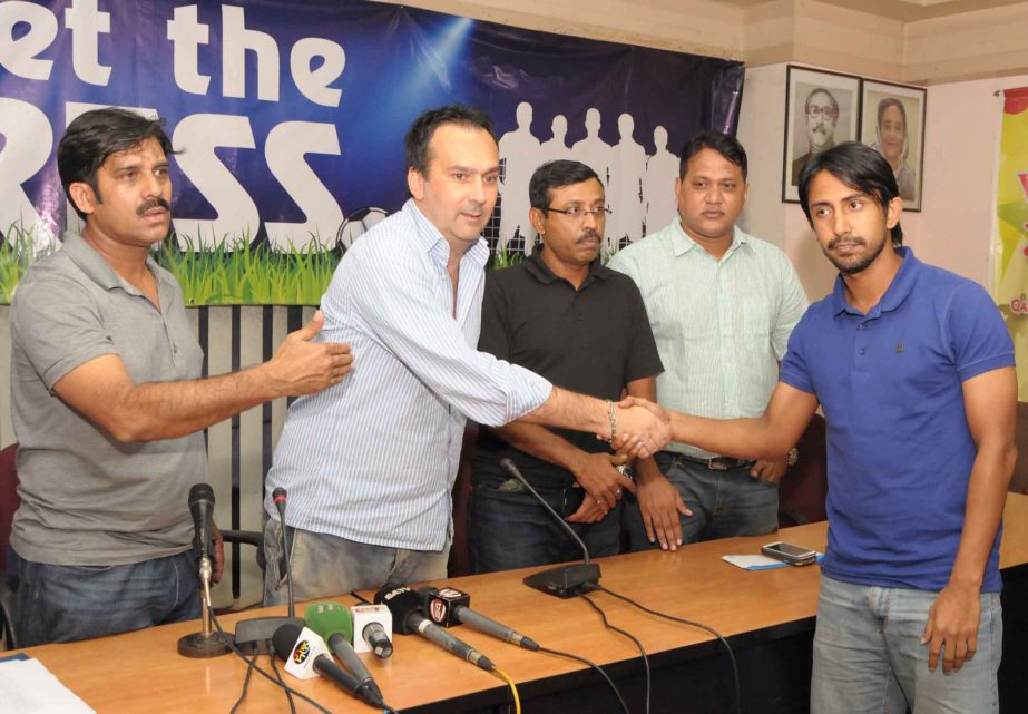 Mamunul Islam Mamun (right) shaking hands with Head Coach of Bangladesh National Football team Fabio Lopez at the conference room of BFF House on Tuesday.