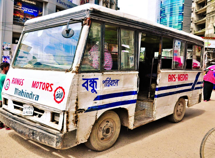 The wheel of 'Bandhu Paribahan', an unfit mini-bus, was punctured and damaged near the Gulshan Lake Bridge in Diplomatic Zone causing dislocation in normal traffic movement yesterday.