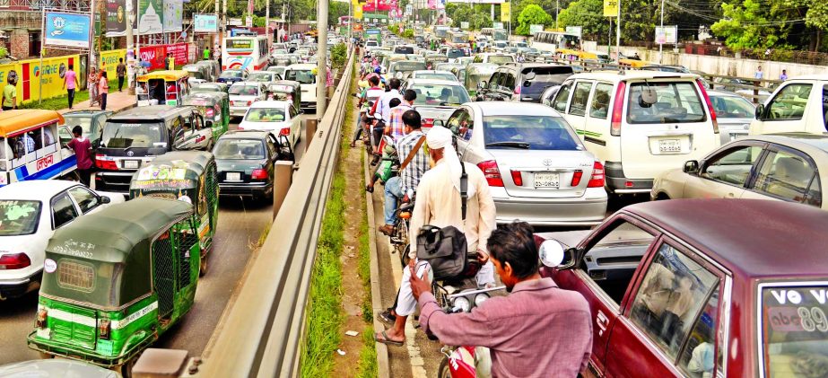 City witnessed massive traffic gridlock where vehicles got stuck for several hours causing untold sufferings to commuters and city dwellers. This photo was taken from Bangla Motor to Mohakhali Flyover on Wednesday.