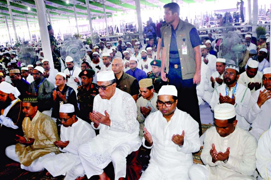 President Abdul Hamid alongwith other mussalies offering munajat after Eid-ul-Azha prayers held at the National Eidgah Maidan on Friday.