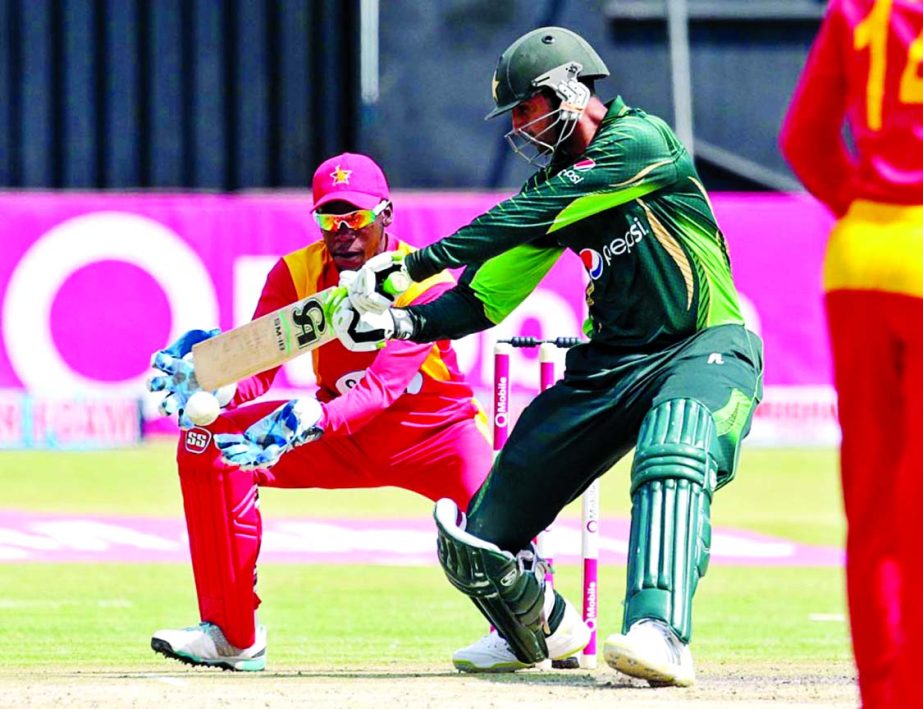 Pakistan's batsman Shoaib Malik (R) in action as Zimbabwe's wicket keeper Richmond Mutumbami looks on (L) during the first of two T20 cricket matches between Pakistan and hosts Zimbabwe at the Harare Sports Club ground on Sunday.