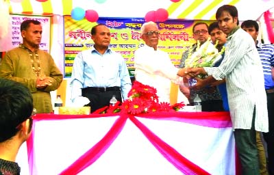 FENI: Aziz Ahmed Chowdhury, Administrator, Feni Zilla Parishad was greeted by Emran Uddin Babu, President, Mohona Samaj Kallyan Sangsad at a Freshners' reception and Eid re-union marking the 28th founding anniversary of the organisation at Mamta