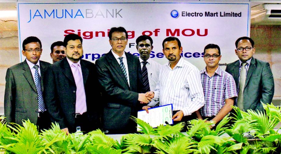 AKM Saifuddin Ahamed, Deputy Managing Director of Jamuna Bank Limited and Mohammed Nurussafa Mazumder, Director, Electro Mart Limited sign an agreement at the bank's head office recently. Under this agreement all employees and credit card holders of the