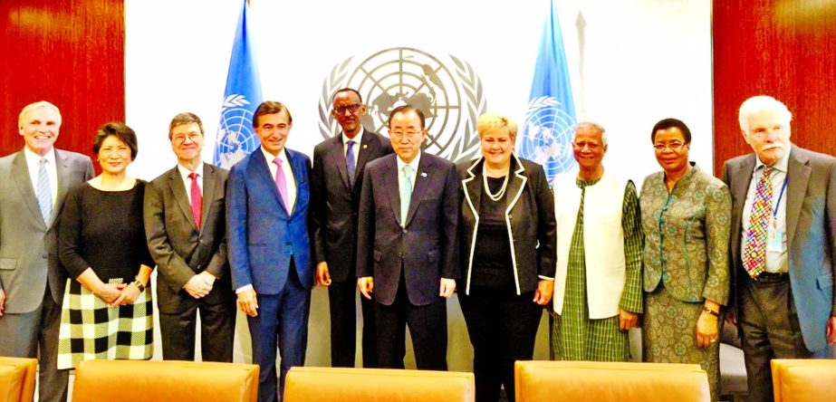 From left to right United Nations Secretary-General's Special Envoy Raymond G. Chambers, korean diplomat ambassador Dho Young-Shim, leading expert on economic development Jeffrey Sachs, former French Minister of Foreign affairs Philippe Douste-Blazy, Pre