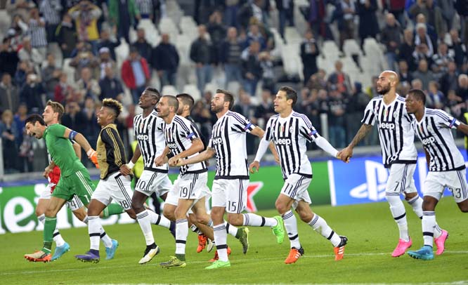 Juventus celebrate after winning 2-0 in the Champions League Group D soccer match between Juventus and FC Sevilla at the Juventus Stadium in Turin, Italy on Wednesday.