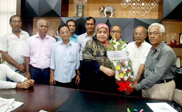 Acting CCC Mayor Ms Jobaira Nargis Khan was greeted by the leaders of Chandgaon Barua Para Central Boiddho Bihar yesterday.