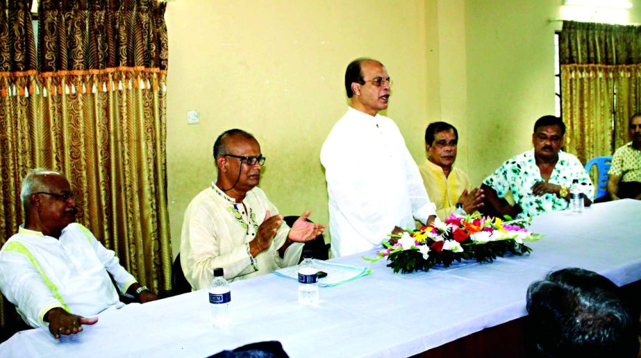 Prime Minister's Media Adviser Iqbal Sobhan Chowdhury speaking at an opinion sharing meeting with journalists at Sangbadik Griha Sangsthan Samabaya Samity office in the city on Friday.