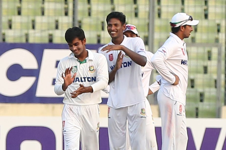 New sensation Mustafizur Rahman of Khulna Division seeking review during the second day play of the Walton 17th National Cricket League between Khulna Division and Dhaka Metro at the Sher-e-Bangla National Cricket Stadium in Mirpur on Sunday.