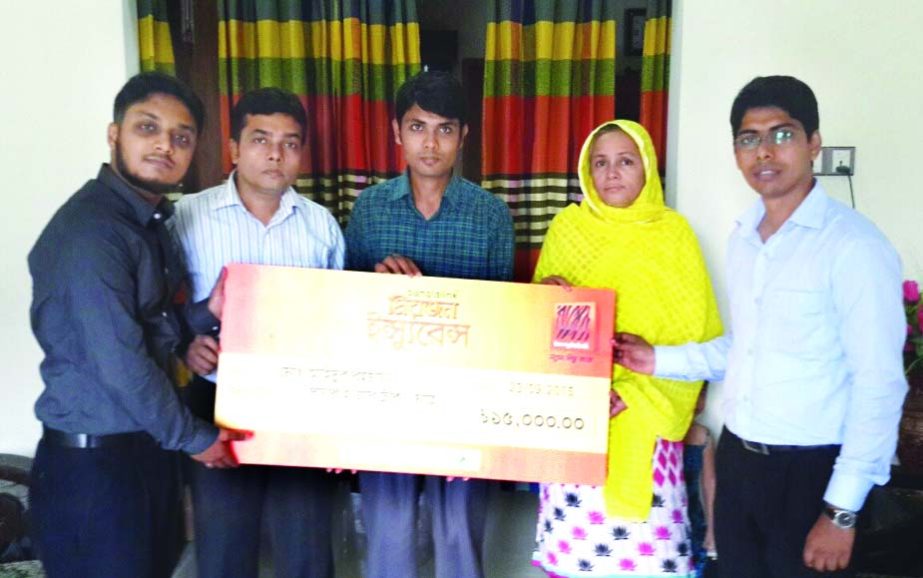 Md Ahidur Rahman receiving his Banglalink Priyojon Insurance Claim cheque of Tk 15,000 at his home in Gazipur from Eiasher Arafat Hossain, Assistant Manager, Banglalink. Md Arif Hossain, Head of Communication and Pradip Kumar Biswas, Head of Product from