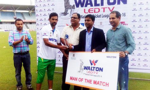 Marshall Ayub (2nd from left) of Dhaka Metro receiving the prize of the Man of the Match from Uday Hakim (2nd from right), Operative Director (Creative & Publication) of Walton at the Sher-e-Bangla National Cricket Stadium in Mirpur on Tuesday.