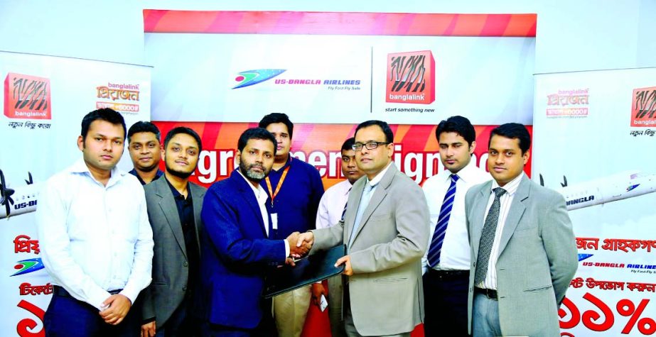 Banglalink and US-Bangla Airlines sign an agreement to allow all Banglalink Priyojon customers for 11 percent discount on tickets at airline's head office recently.