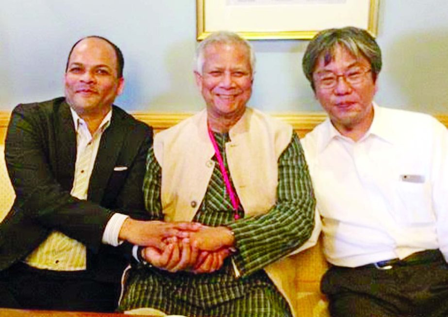From left to right Aziz Sheikh, Marketing Manager of Konica Minolta, Nobel Laureate Professor Muhammad Yunus and Noriharu Maruyama Senior Manager of Konica Minolta.