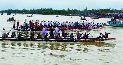 MOULVIBAZAR: A traditional boat race was held on Kushiyara River in Moulvibazar organised by Sherpur Hamarkuna Parishad on Friday.