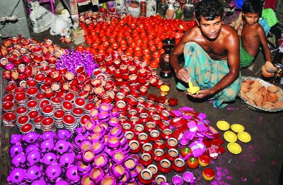 BOGRA: Potters in Bogra are passing busy time ahead of Durja Puja. This picture was taken from Mohishban Kumar Para in Gubtoli area yesterday.