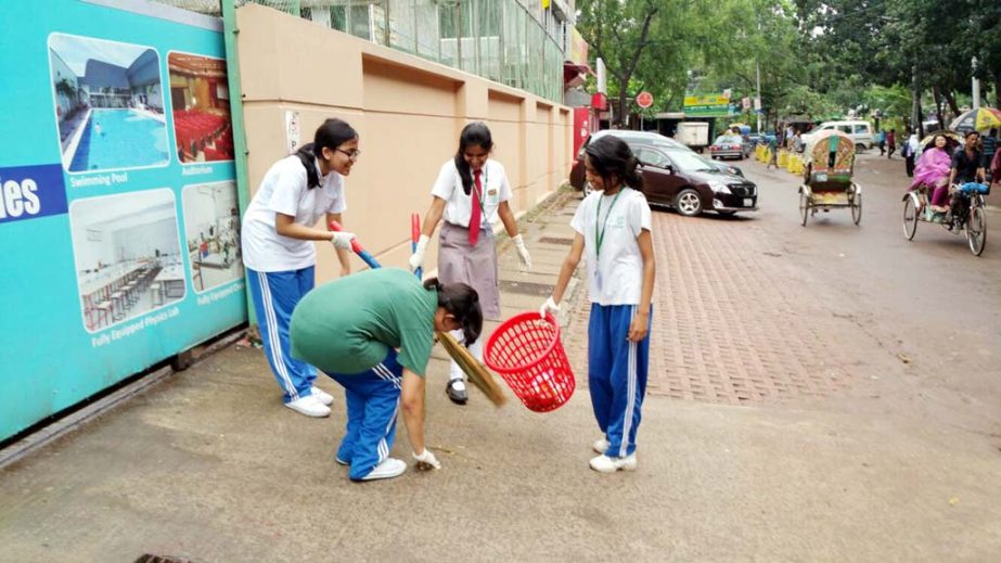 Students of DPS STS School are seen at the 'Clean Dhaka Campaign' recently.