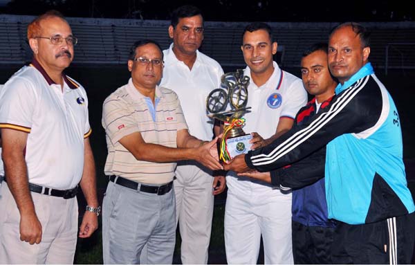 Commandant of Bangladesh Armed Forces Institute of Pathology Major General Debashish Saha handing over the champions trophy to Comilla Area team, which emerged as the champions of the Bangladesh Army Cycling Competition at the Bangladesh Army Stadium in B