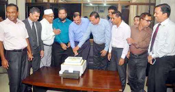 CCC Mayor Alhaj AJM Nasir Uddin cutting a cake at City Corporation office on the occasion of his 59th birth day on Wednesday.