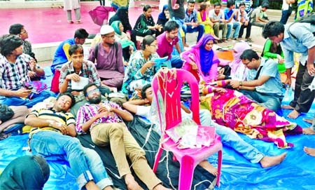 Medical admission seekers continue hunger strike for the second day on Thursday in front of Central Shaheed Minar reiterating their demand for cancellation of earlier admission results and take fresh test. NN photo